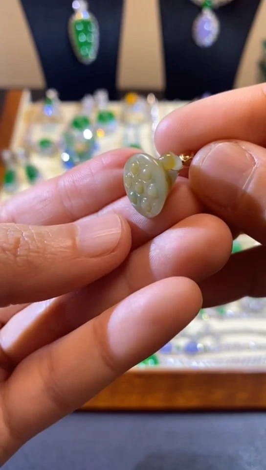 【闪购商品】翡翠吊坠(赠链)18K金镶嵌缅甸天然A货翡翠