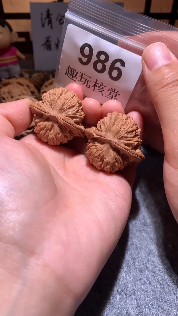 文玩核桃把件【趣玩核堂】 986号，39左右汉高楼磕边