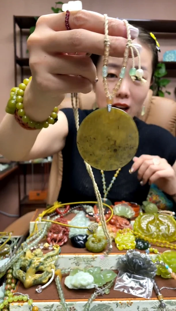 未镶嵌岫玉吊坠·