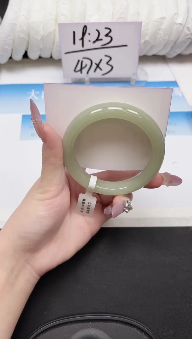 未镶嵌手镯石英质玉100-58.5