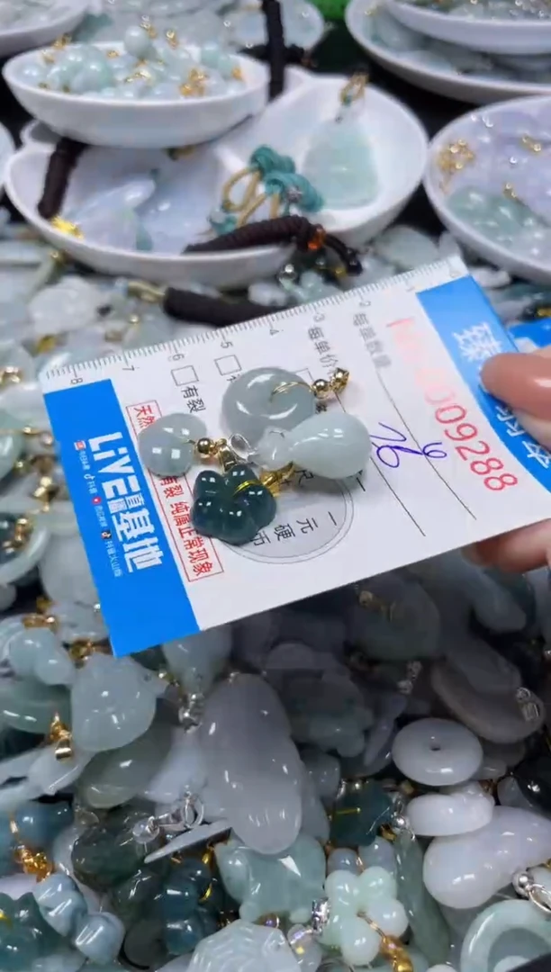 吊坠(不含链)未镶嵌翡翠9288