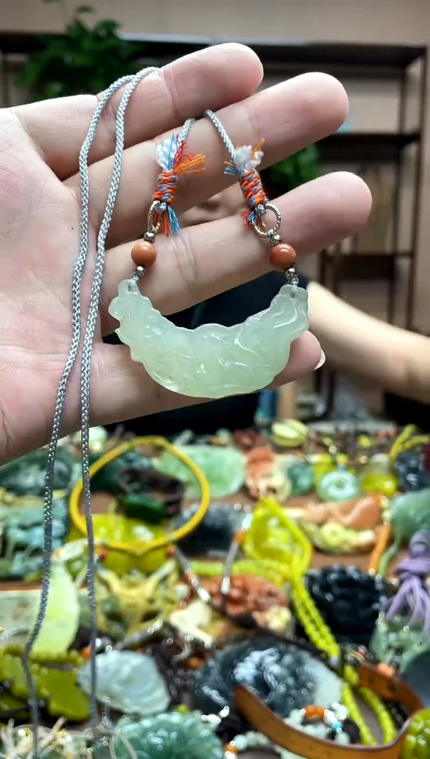 未镶嵌岫玉吊坠·