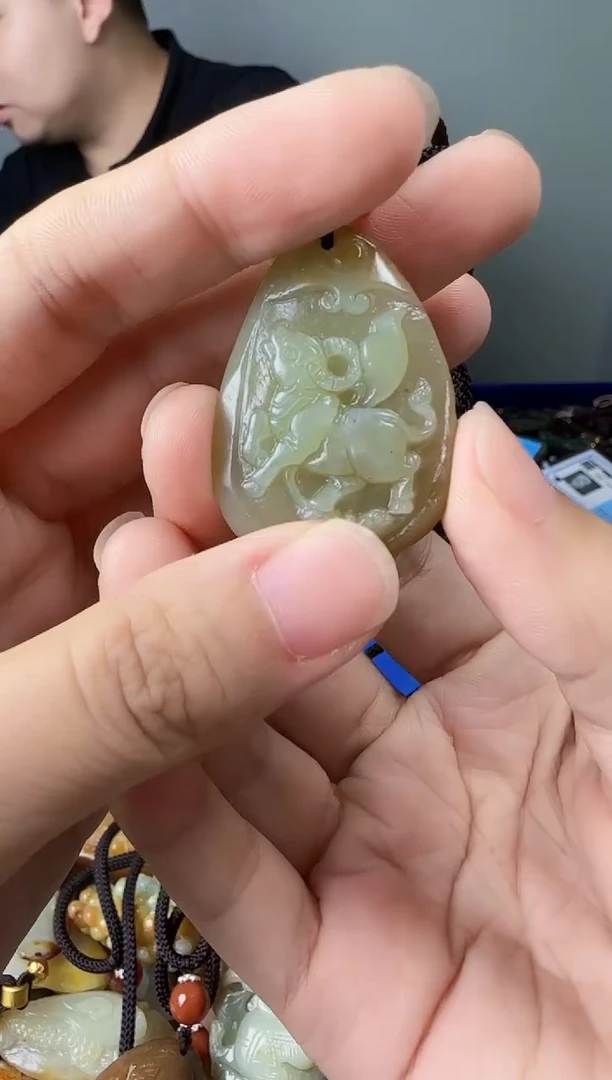 和田玉未镶嵌颈饰1