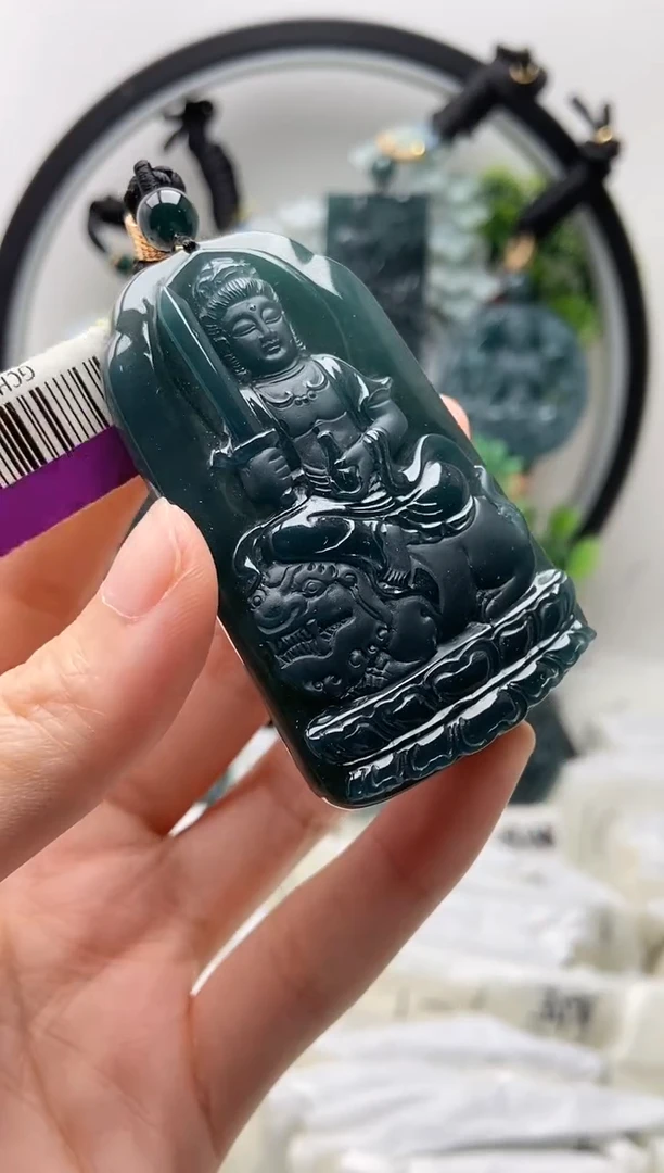 翡翠未镶嵌颈饰文殊