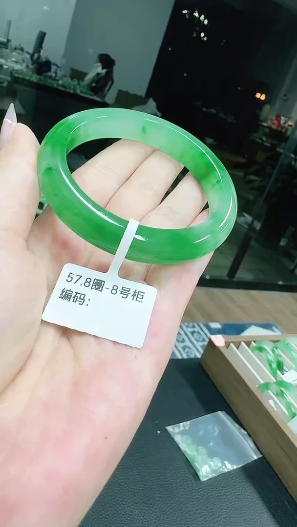 未镶嵌1石英质玉（非洲翠）/1880-57