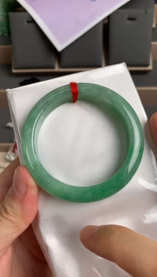 未镶嵌手镯翡翠手镯