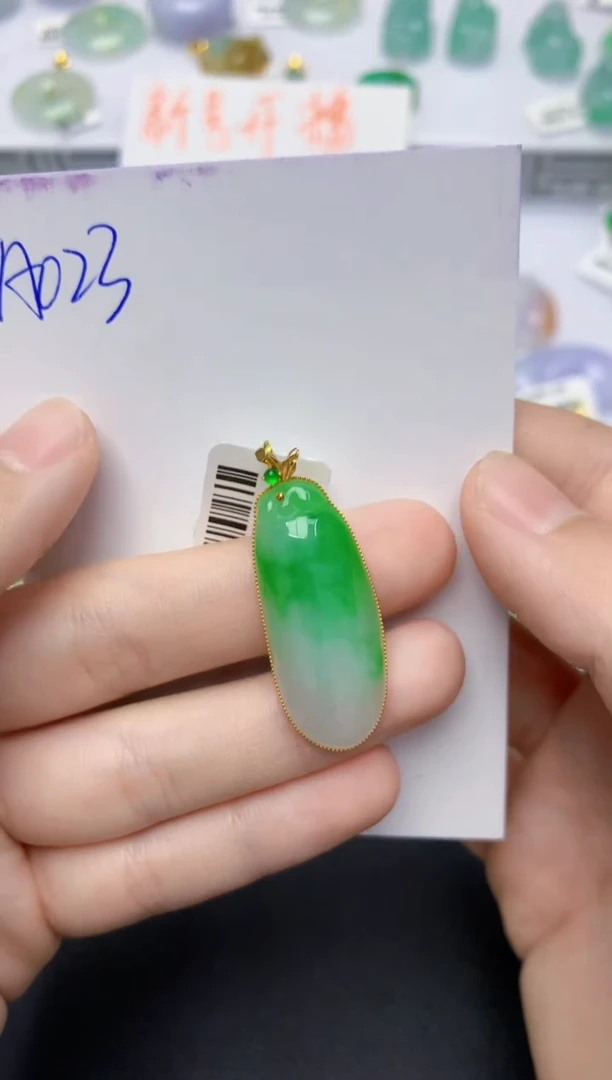 翡翠18K金镶嵌颈饰天然缅甸翡翠A货