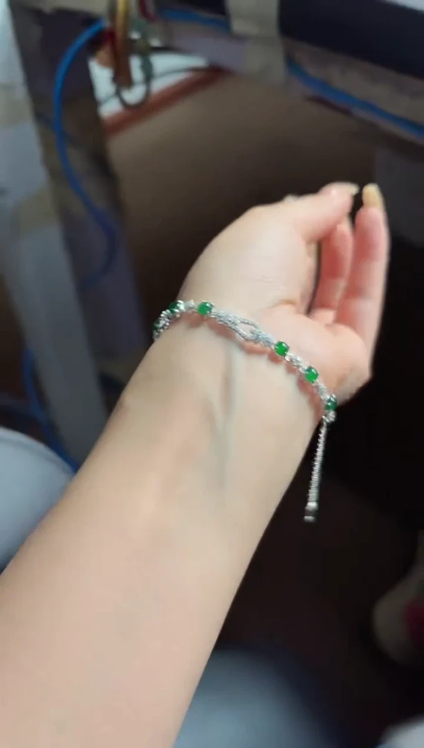 翡翠未镶嵌颈饰100712706