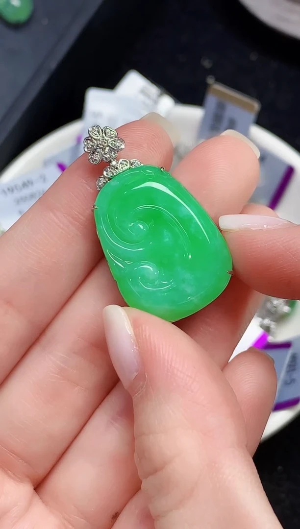 吊坠(不含链)18K金镶嵌翡翠L1365多样性发其一