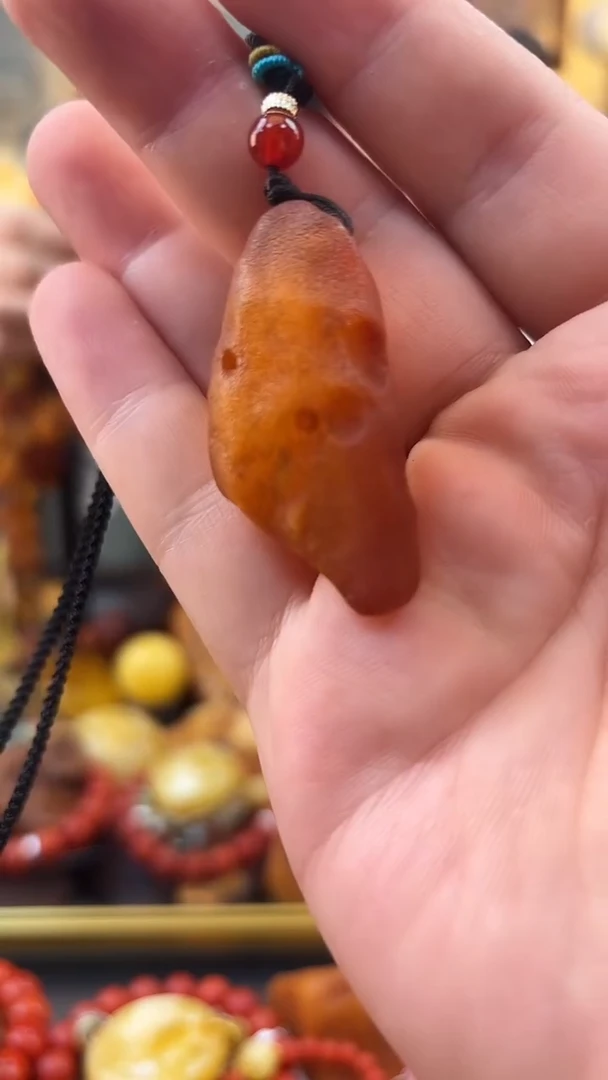 未镶嵌颈饰琥珀吊坠