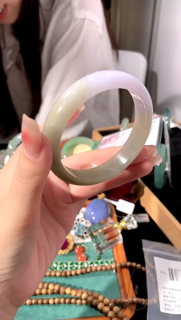 翡翠手镯未镶嵌手镯