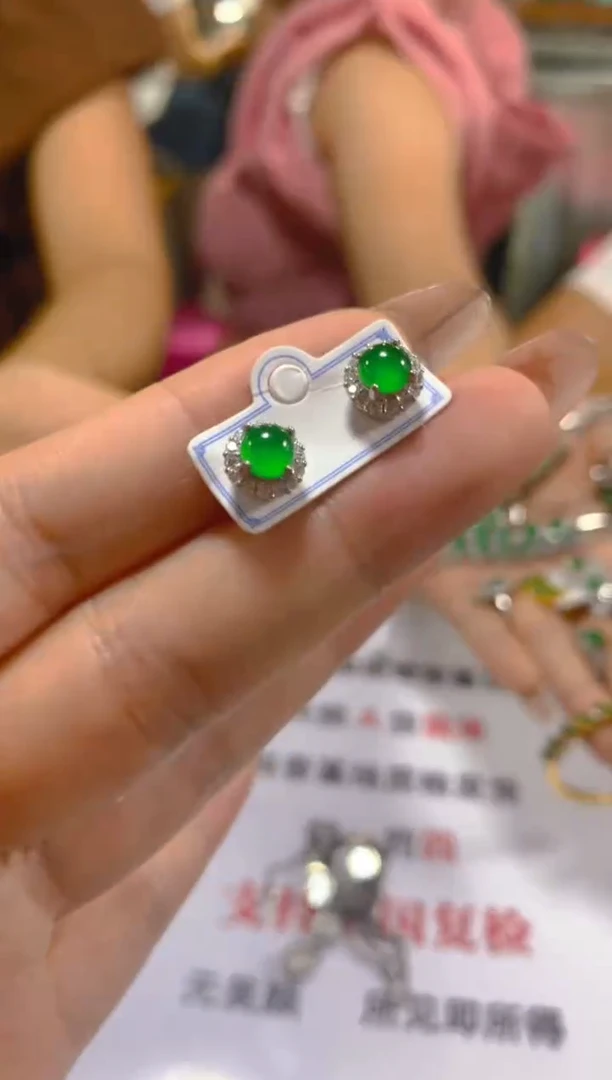 翡翠未镶嵌耳饰多样性发一