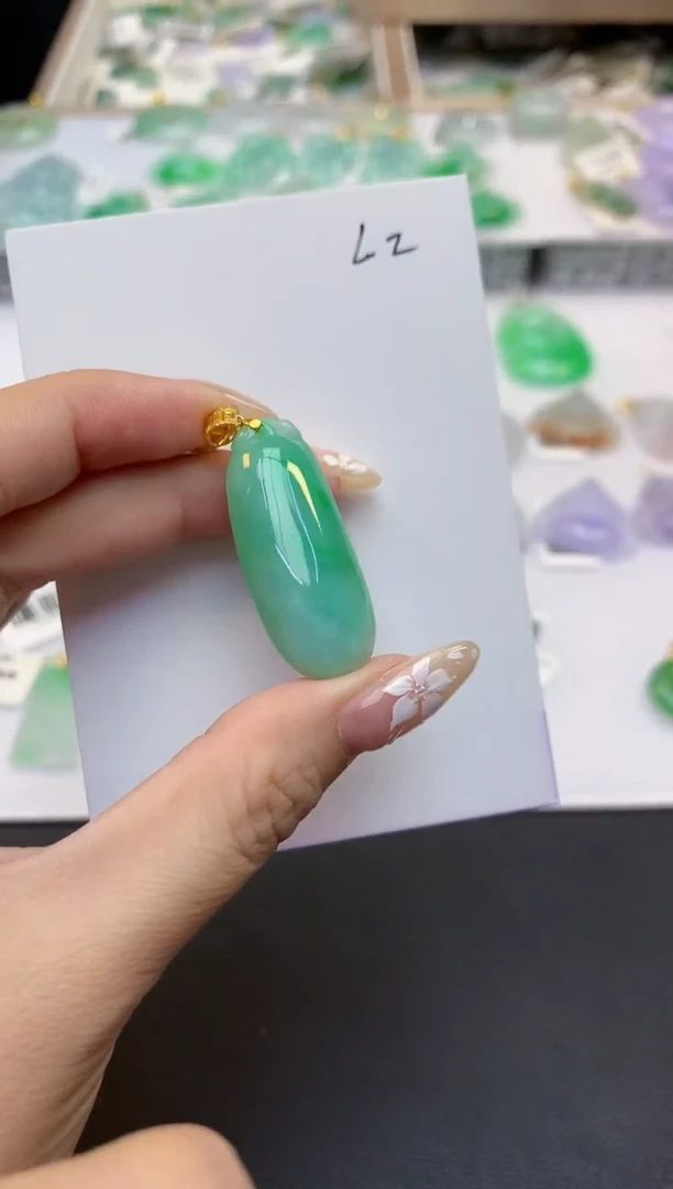 翡翠18K金镶嵌颈饰天然缅甸a货翡翠