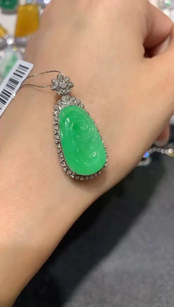 【闪购商品】翡翠吊坠(不含链)18K金镶嵌q292多样性一件发货