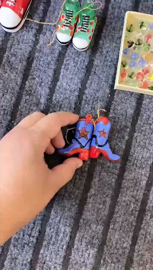 琉璃手工艺品靴子一双