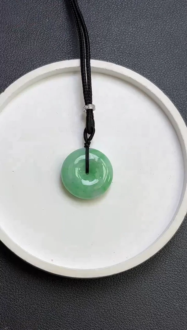 颈饰未镶嵌翡翠平安扣