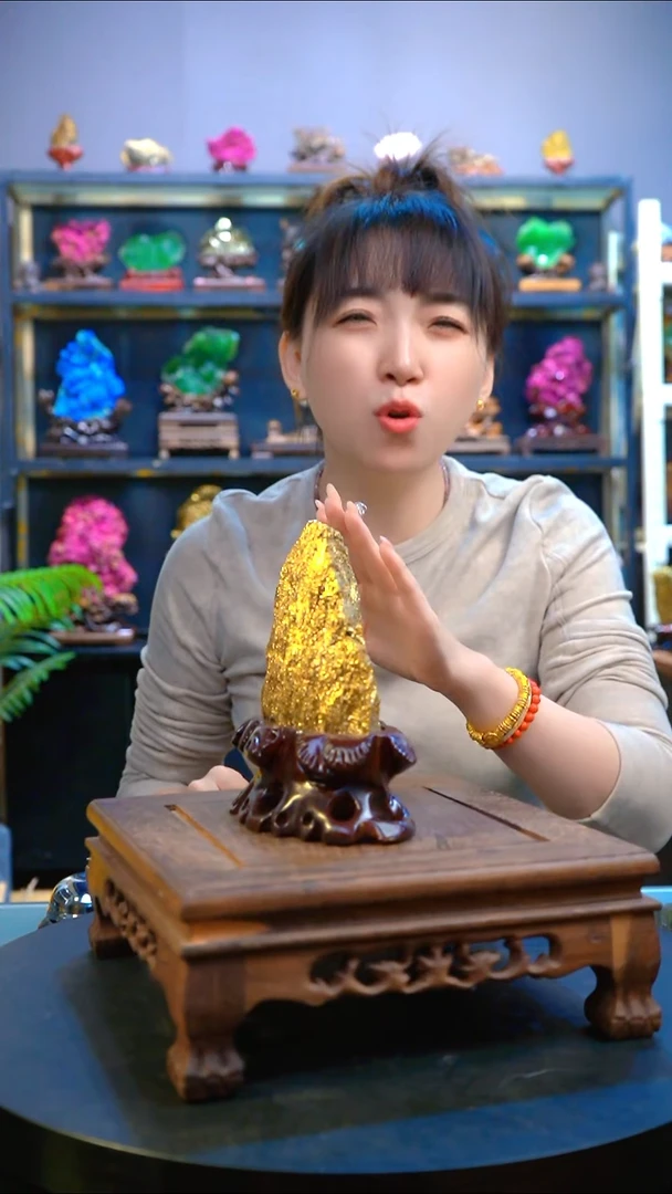 石材奇*颜色漂亮，造型奇特