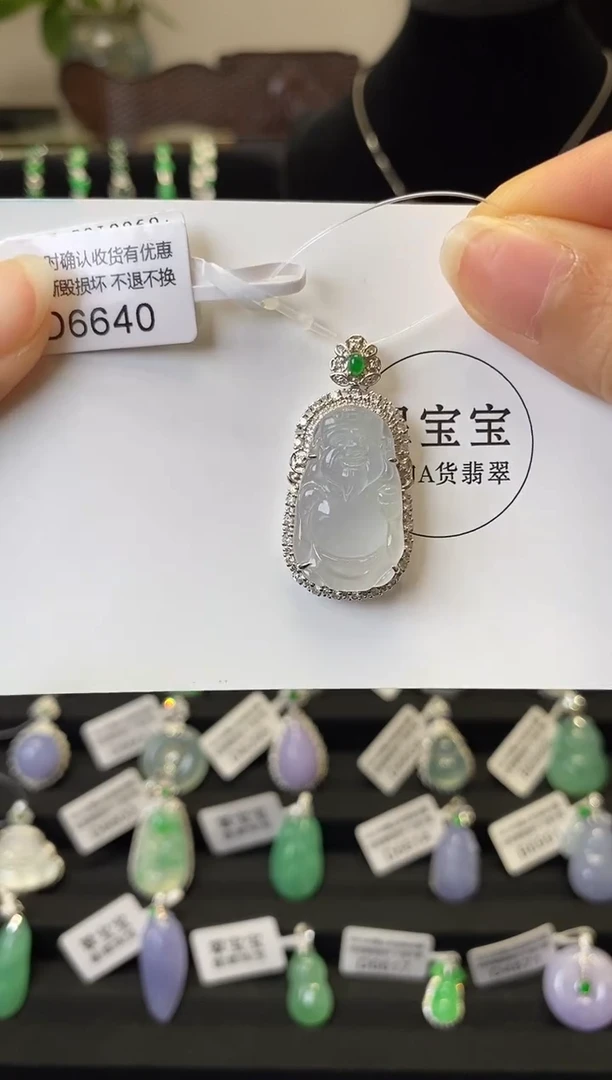 颈饰18K金镶嵌翡翠D6640 财神 含运营费