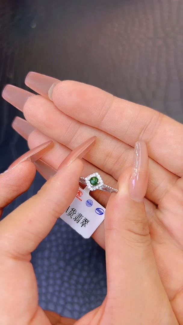 翡翠戒指未镶嵌翡翠戒指