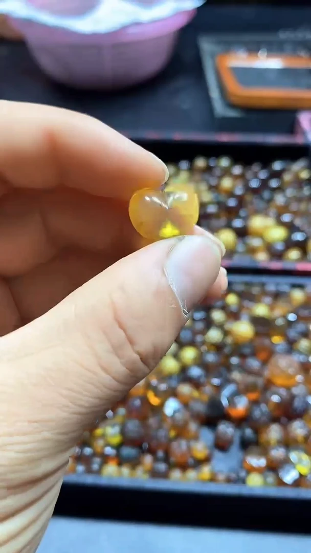 琥珀颈饰未镶嵌天然缅甸琥珀屁桃