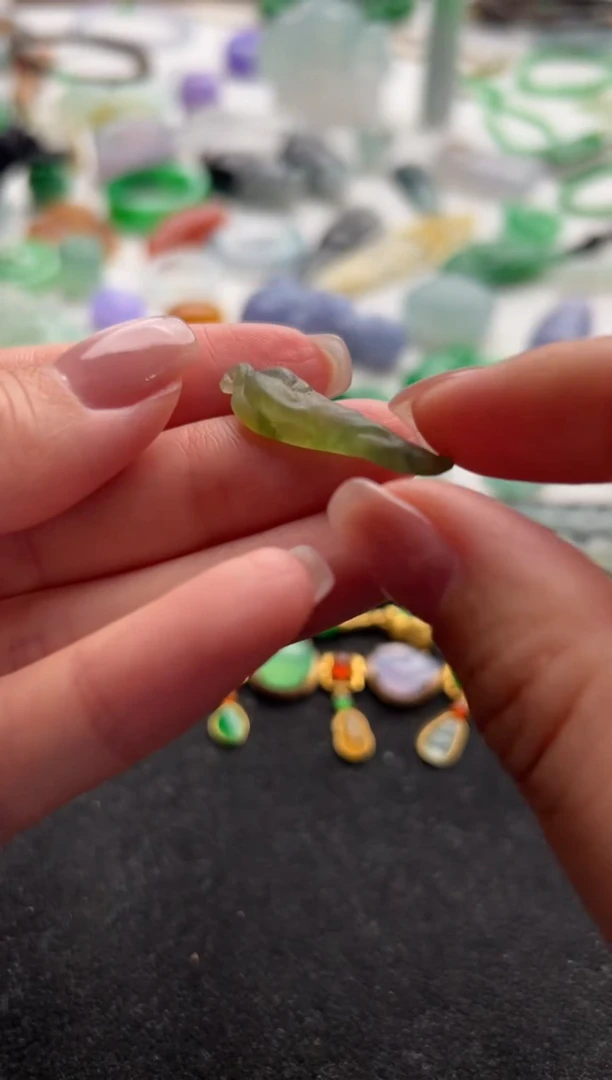 定制翡翠未镶嵌黄加绿人参480