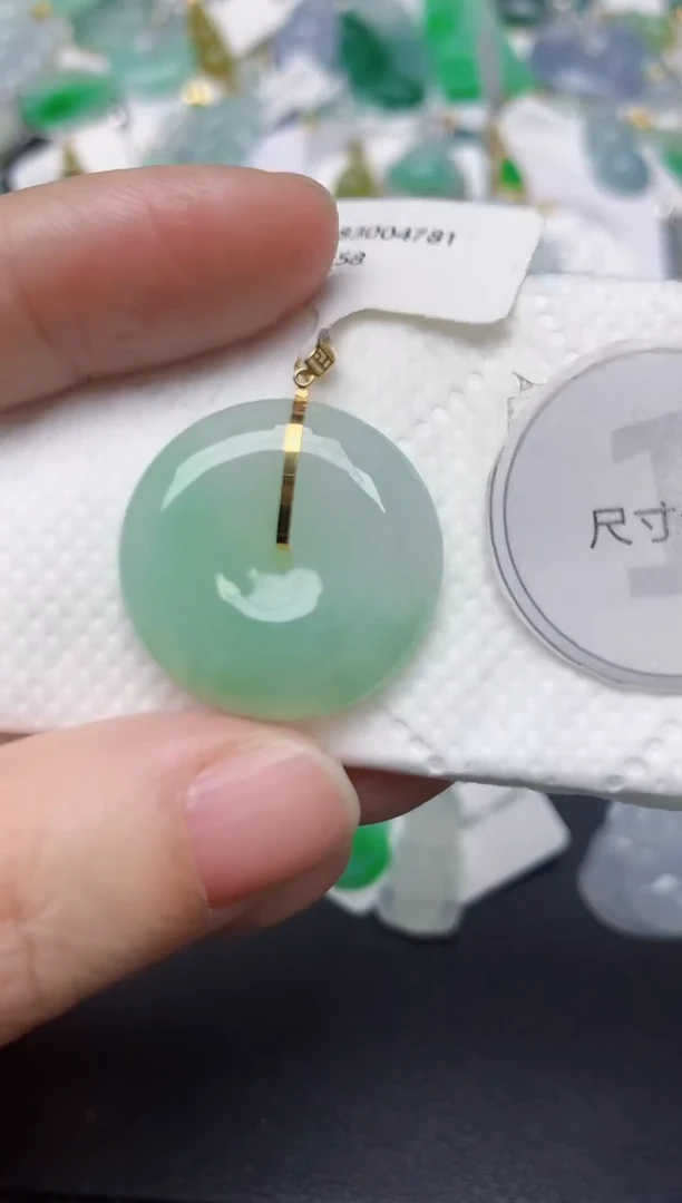 颈饰18K金镶嵌翡翠天然缅甸A货翡翠