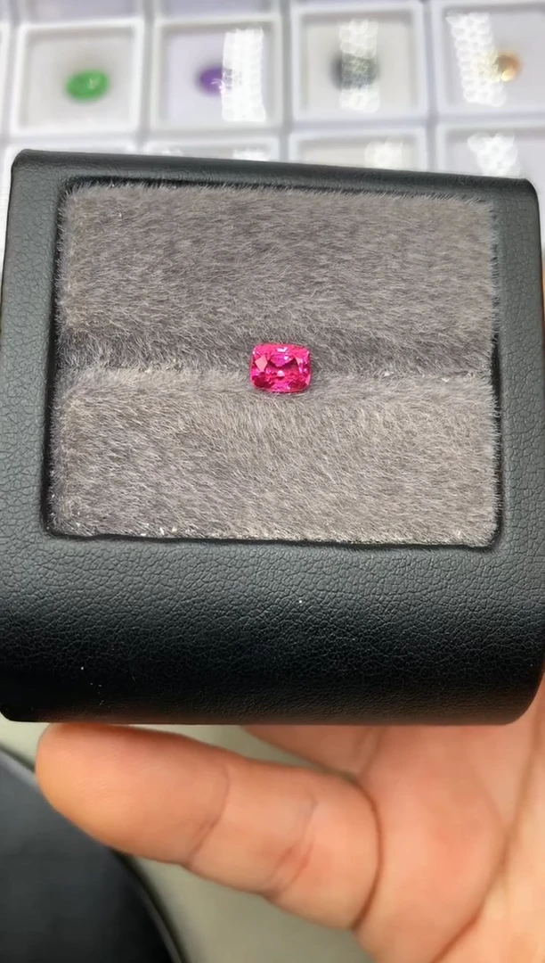 【闪购商品】定制尖晶石裸石未镶嵌枕型 热粉色调尖晶石 1.03ct