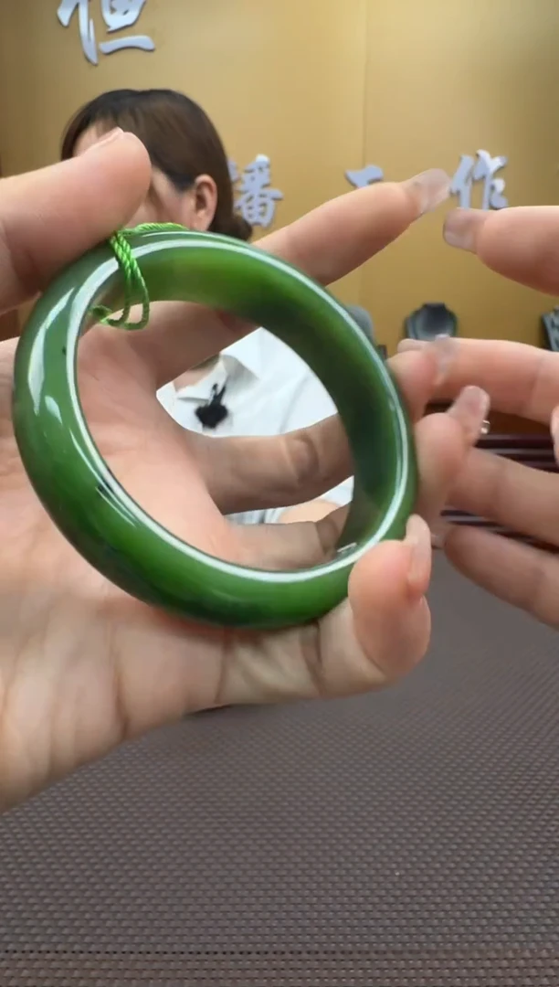 【闪购商品】和田玉手镯未镶嵌58