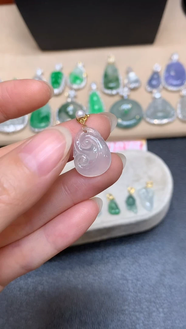 颈饰18K金镶嵌翡翠如意【无服务费