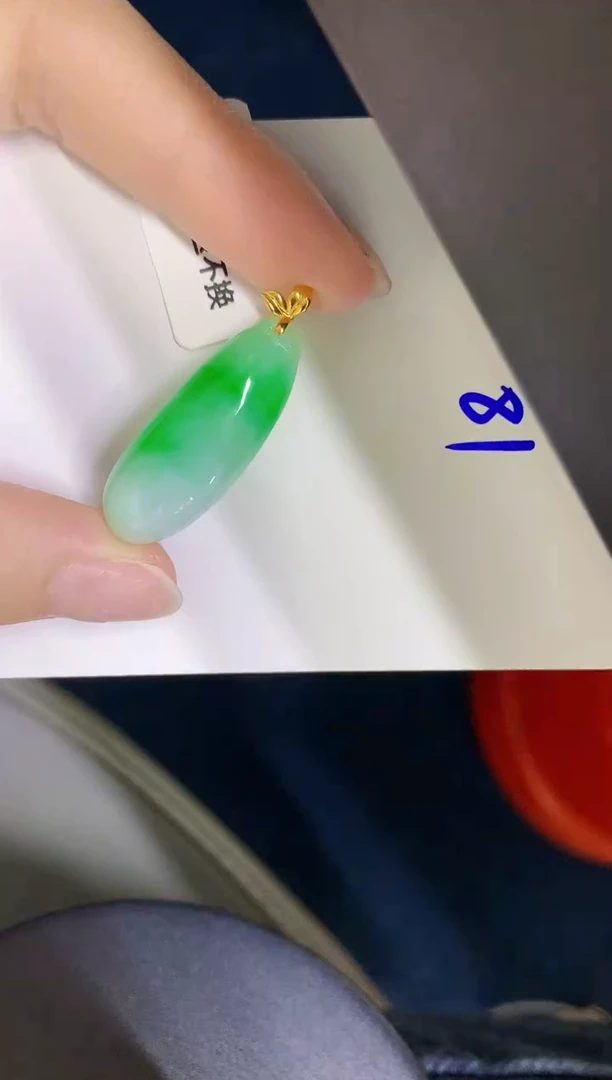 颈饰18K金镶嵌翡翠缅甸天然翡翠A货