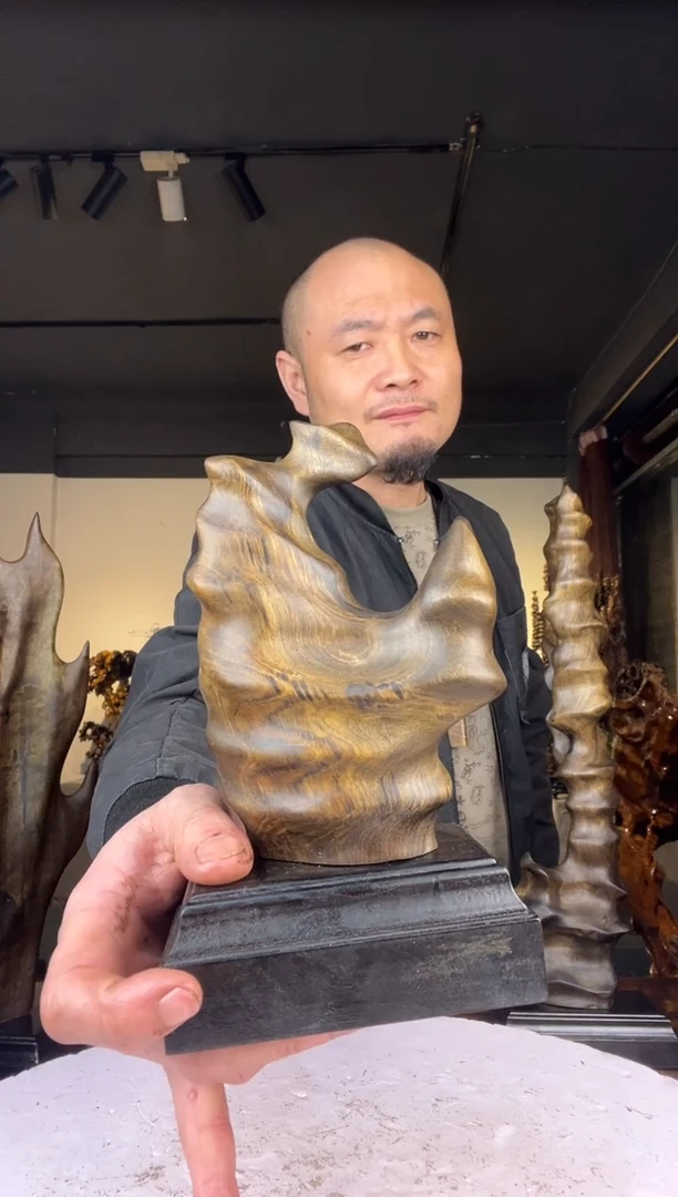 金丝楠【****】942金丝楠自然随型摆件