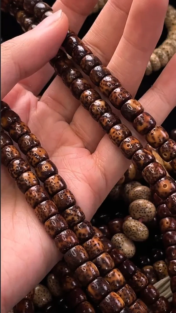 吊坠星月菩提精工级中珀花皮直切8*7长串