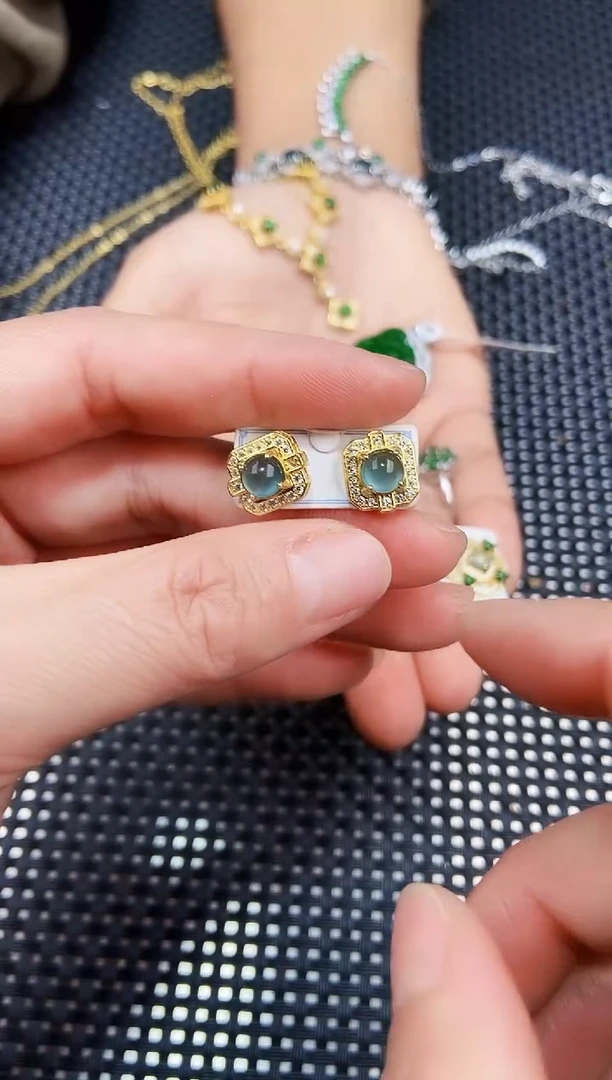 【闪购商品】翡翠耳饰未镶嵌11111111111