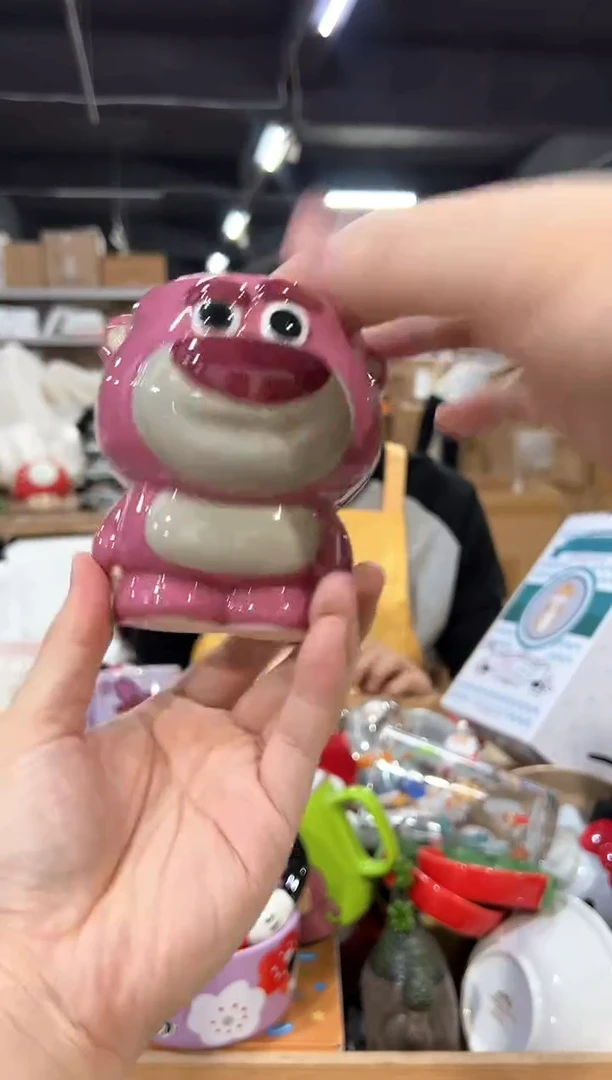 瓷片Q版草莓熊全身杯