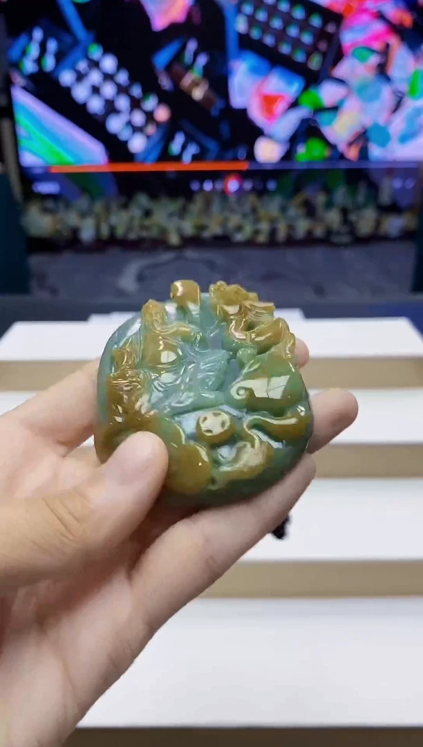 未镶嵌定制翡翠-毛货挂件47