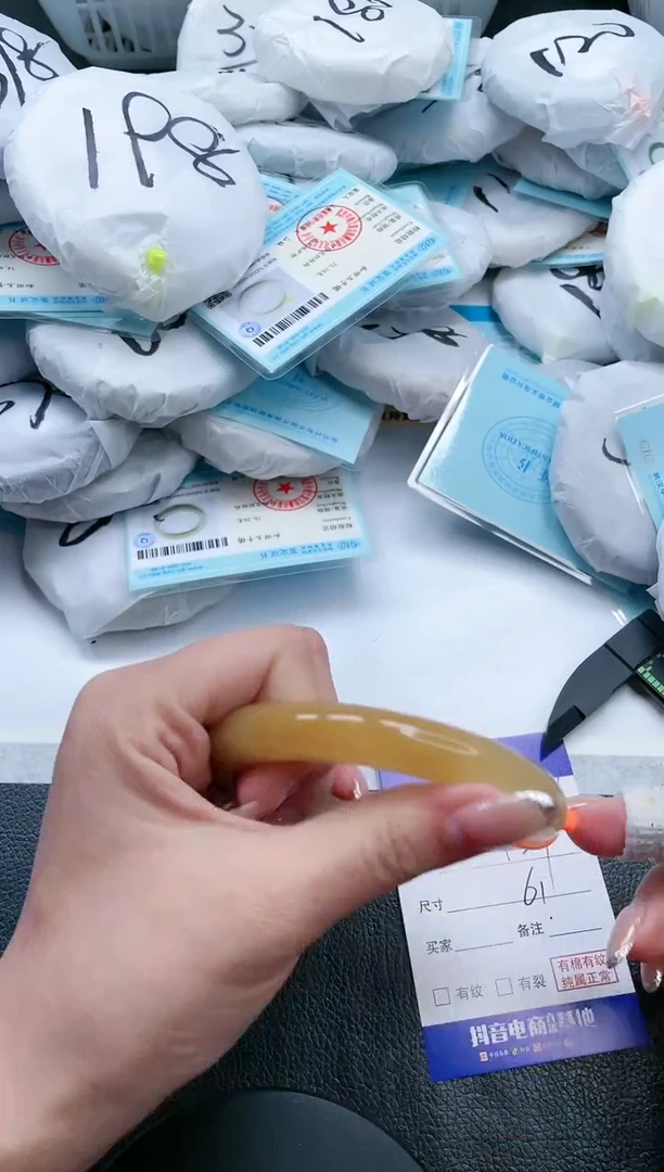 【闪购商品】石英质玉手镯未镶嵌13V286-61