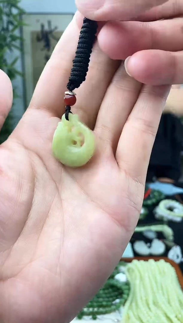 和田玉未镶嵌颈饰1