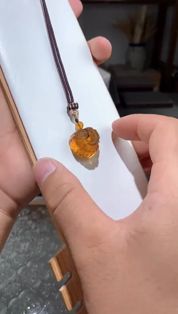 琥珀颈饰未镶嵌璇玑