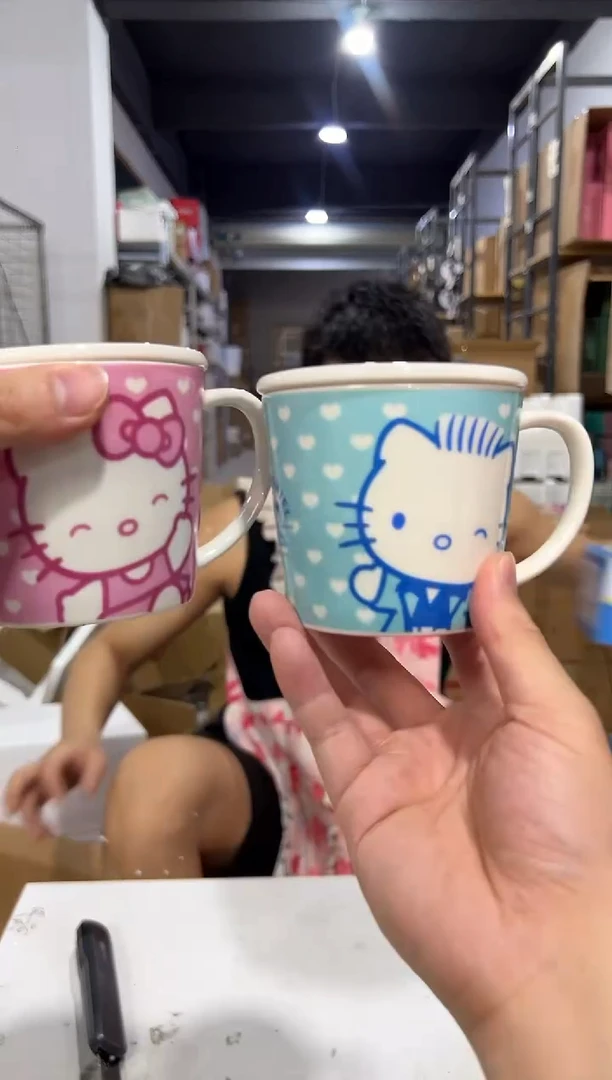 瓷片蓝色加粉色kt猫带盖杯2件套