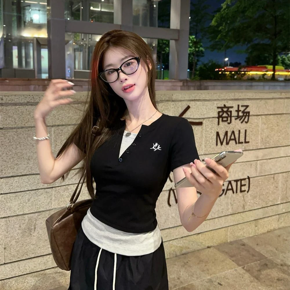 黑色v领假两件正肩短袖t恤女夏季设计感辣妹短款修身甜辣小上衣夏