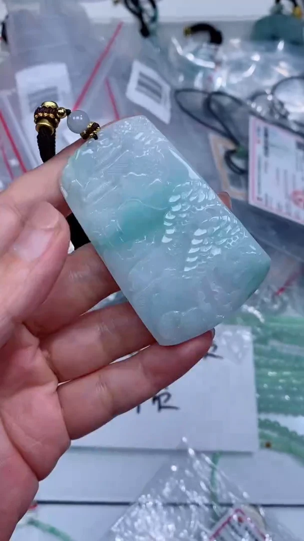 颈饰未镶嵌翡翠吊坠