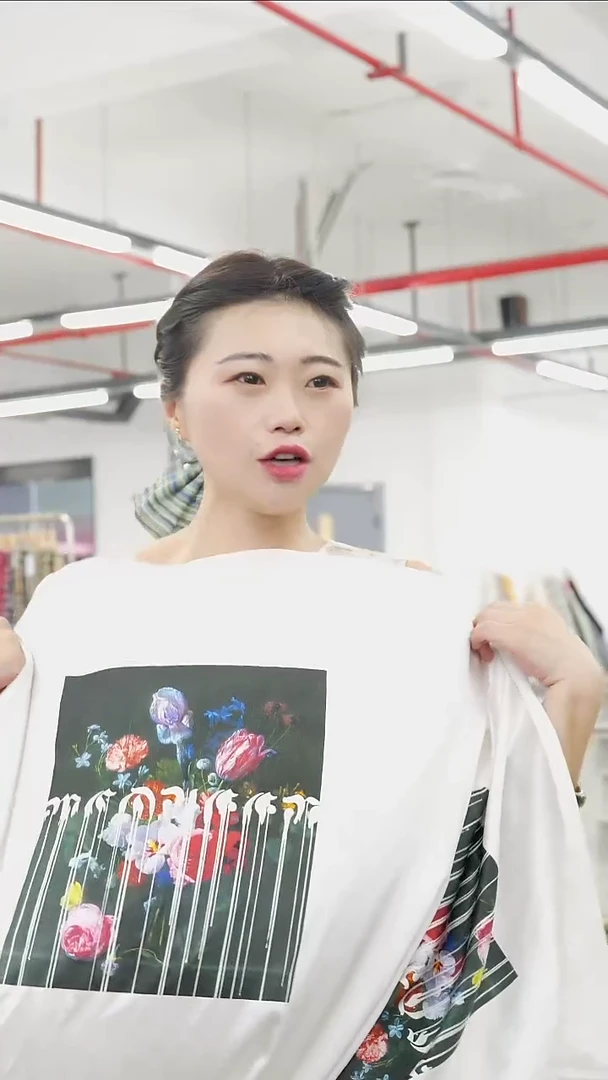 蚕丝2.2米4个定位 真丝弹力缎面料白色底定位印花 幅宽110CM 2.2m