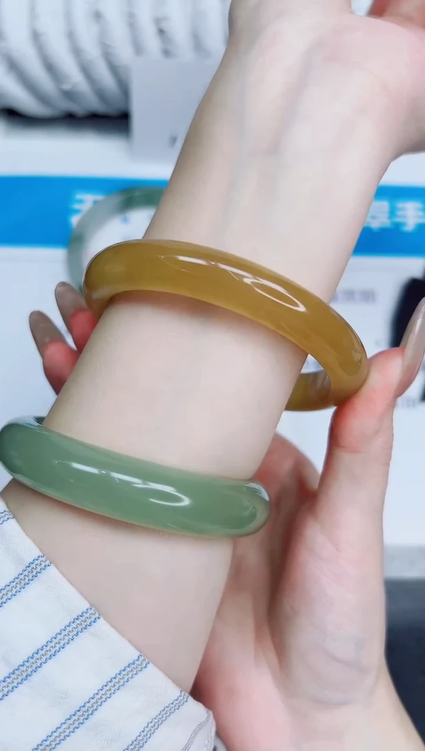 未镶嵌手镯石英质玉102/61