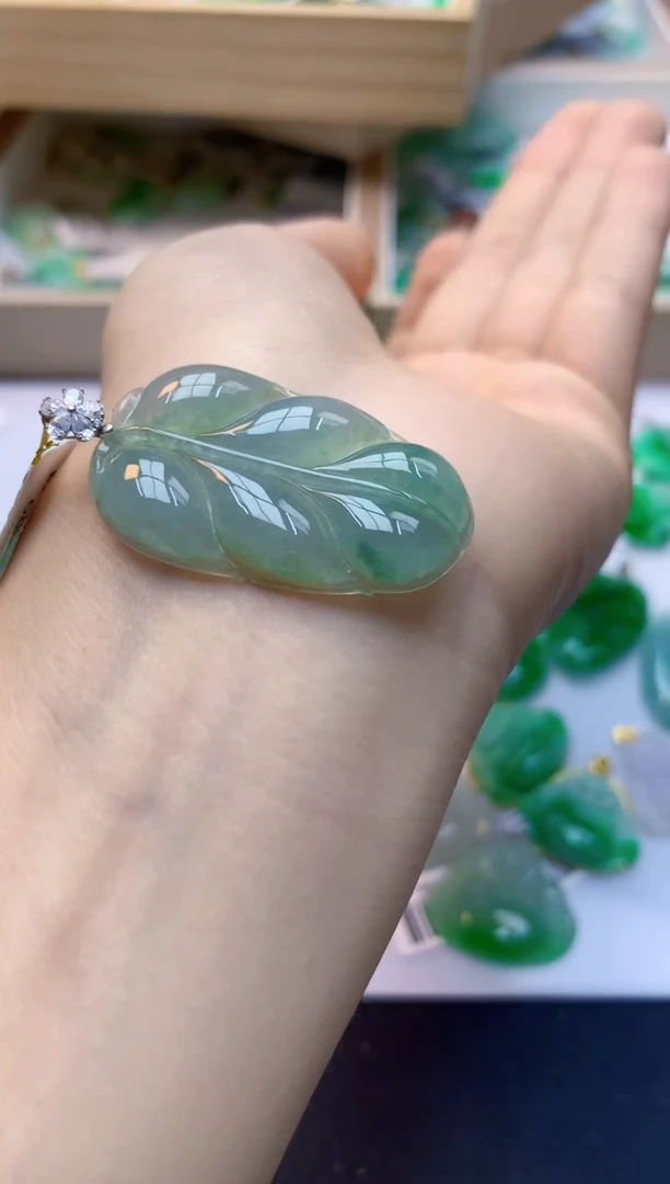 颈饰18K金镶嵌翡翠天然A货翡翠百元以上9元证书费自理