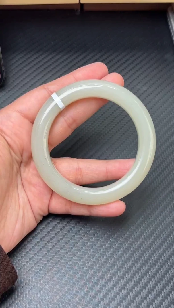 未镶嵌手镯和田玉和田黑山微色差57+m