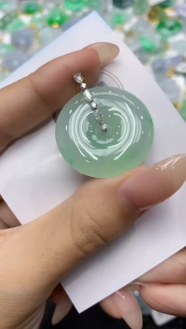 颈饰18K金镶嵌翡翠111111111111