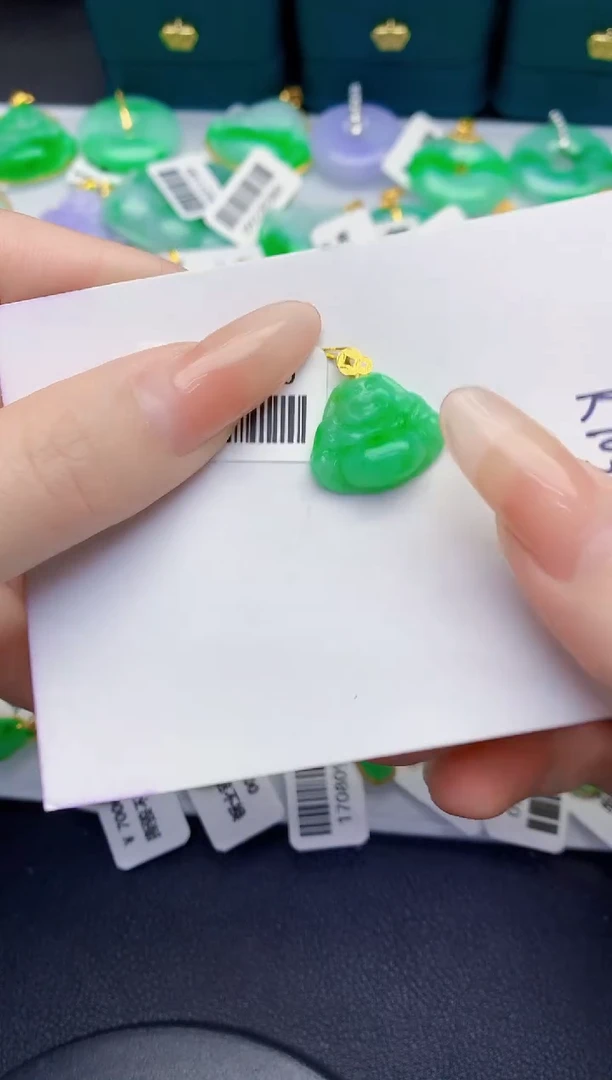 颈饰18K金镶嵌翡翠缅甸天然翡翠A货