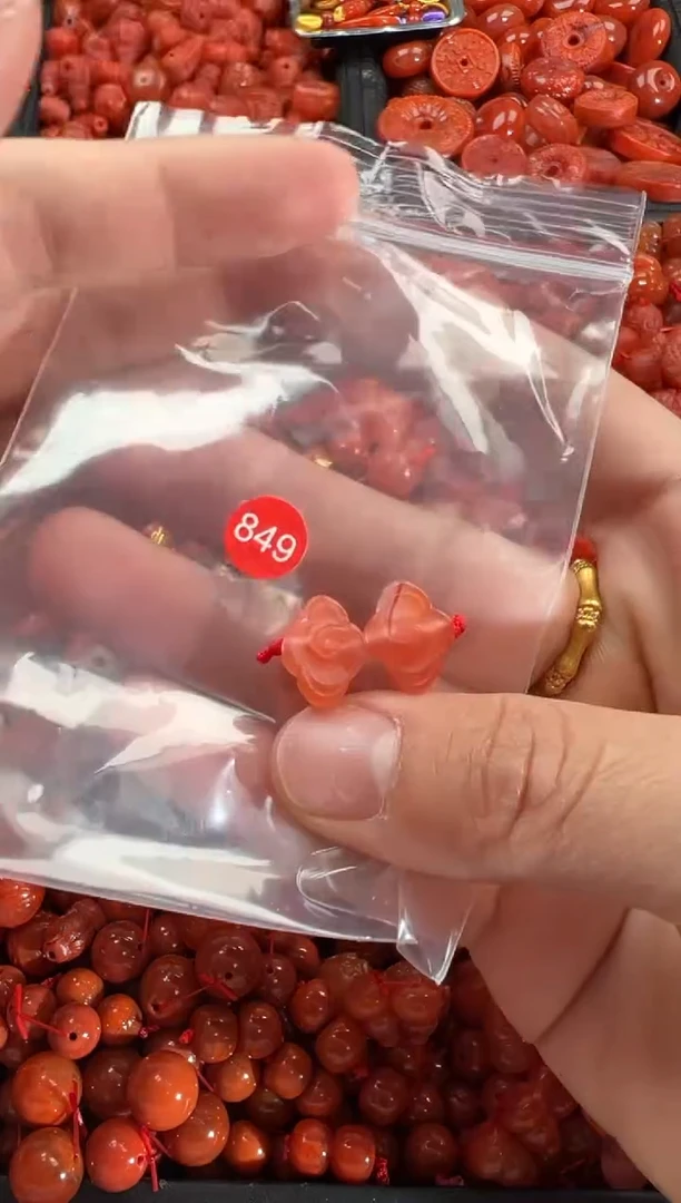 【闪购商品】南红玛瑙颈饰未镶嵌1