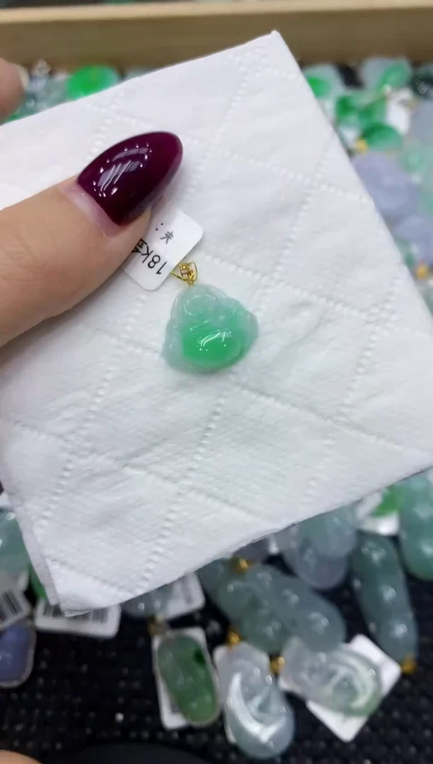 翡翠18K金镶嵌颈饰111111111111