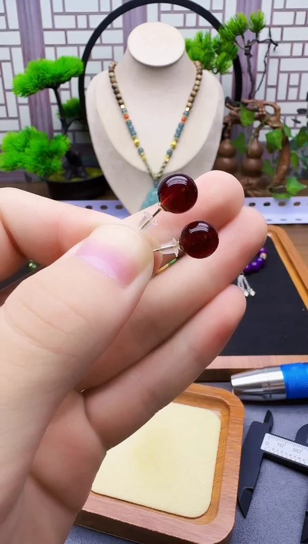 血珀14K金镶嵌耳钉E186